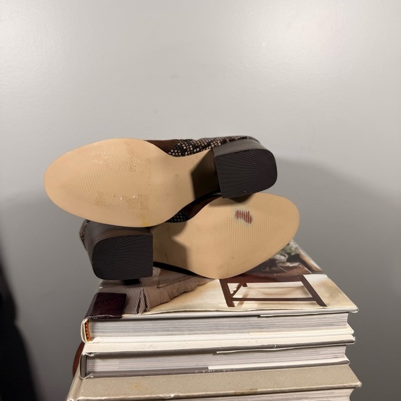 Very Volatile Size 8 Brown/Tan Leather/Fabric Women’s Ankle Boots - Picture 5 of 8